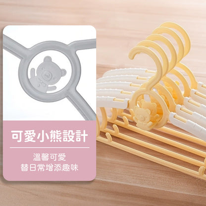 Extendable children's clothes hanger 